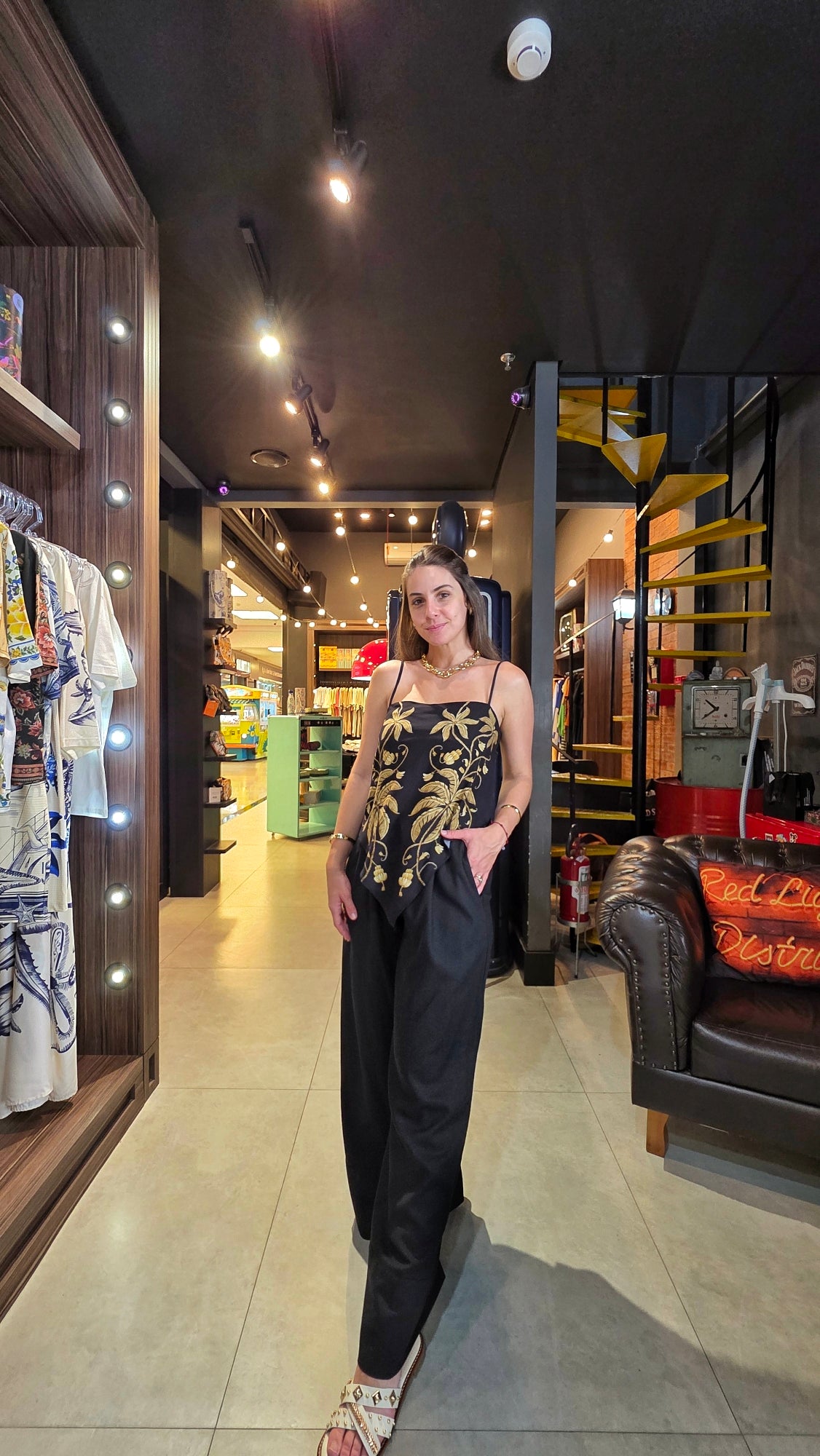 Regata Farm Ourinho Tropical Preto Estampado